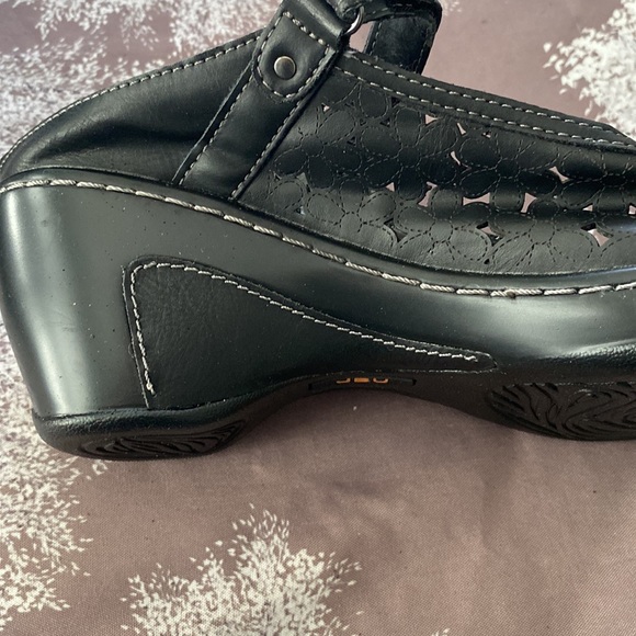 Shoes - Picture 9 of 11